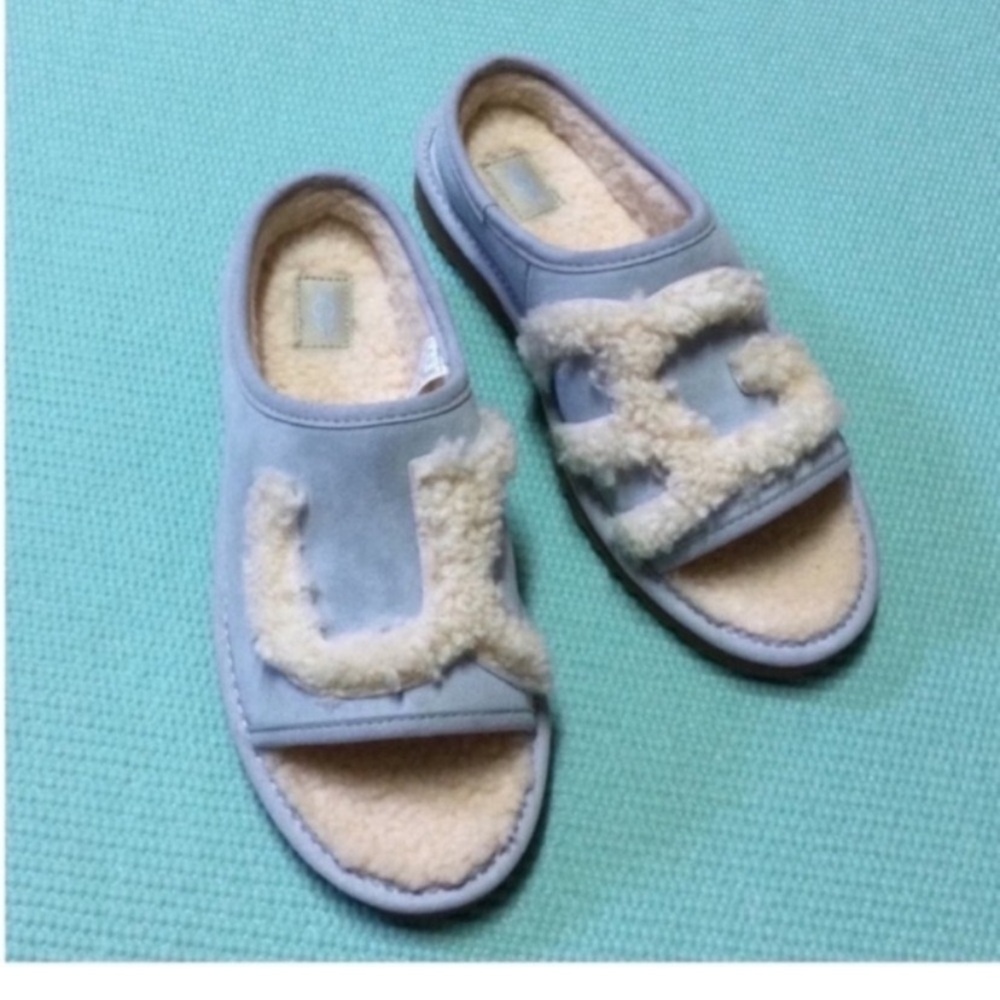 UGG Slides 7